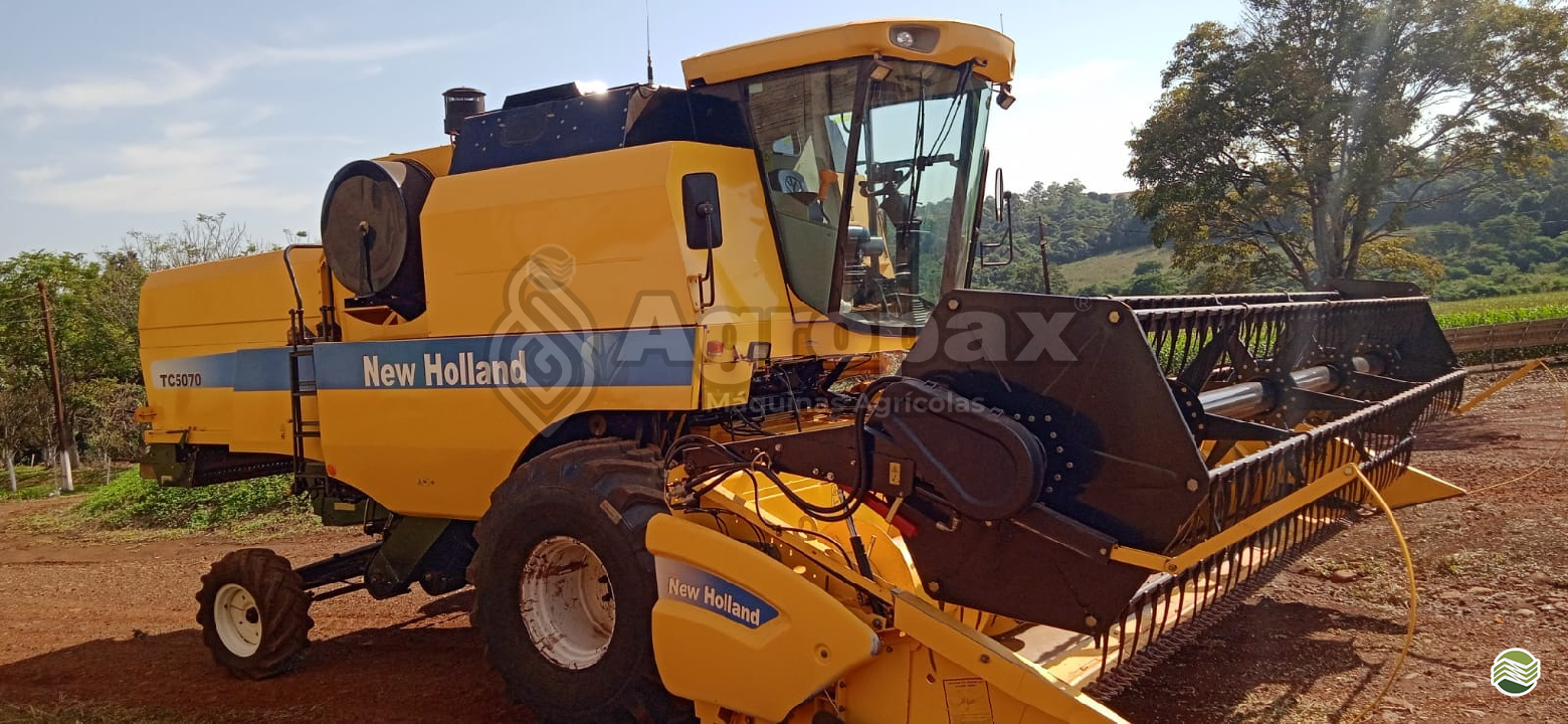 COLHEITADEIRA NEW HOLLAND TC 5070 Agropax Máquinas Agrícolas TIBAGI PARANÁ PR
